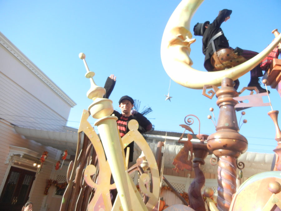 Disneyland Parade in the Day
